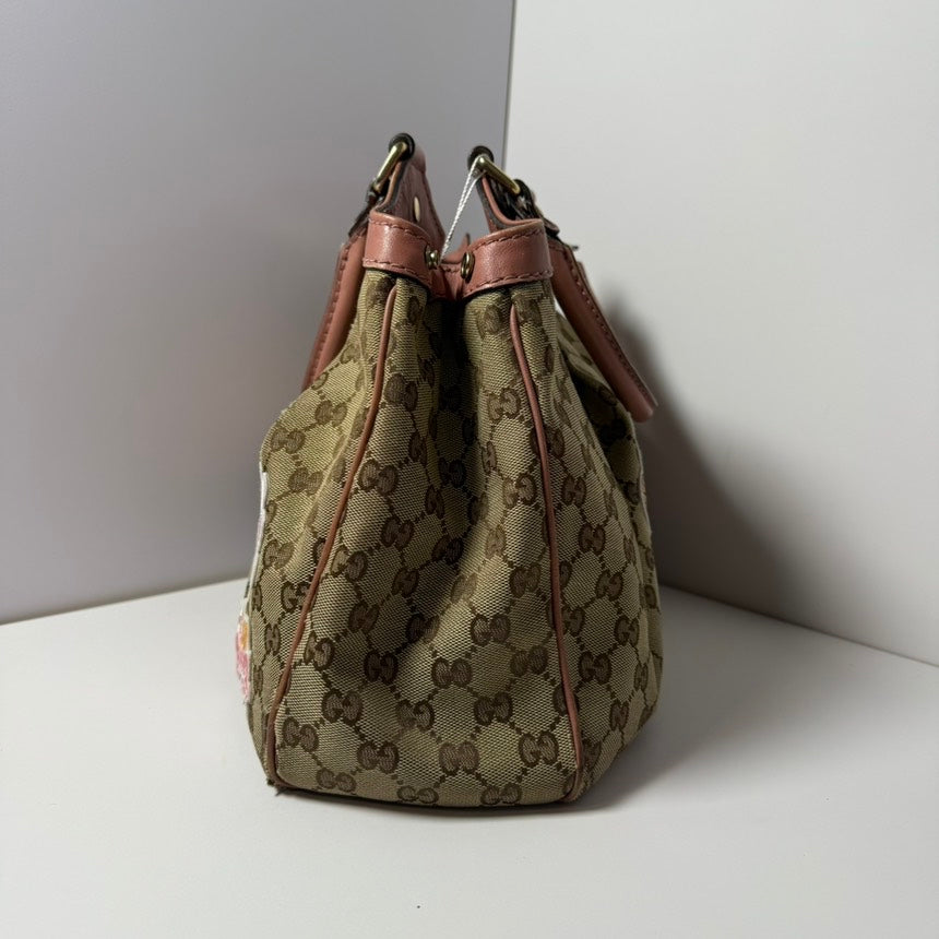 Gucci GG Supreme Beige Canvas Tote Medium with Patch Details