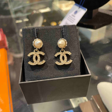 Pre-Loved Chanel Drop Earring Gold Pearl Earrings