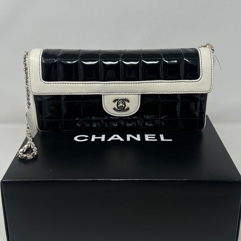 Top Quality Chanel  Leather Chain Shoulder Bag AF472 Black and White