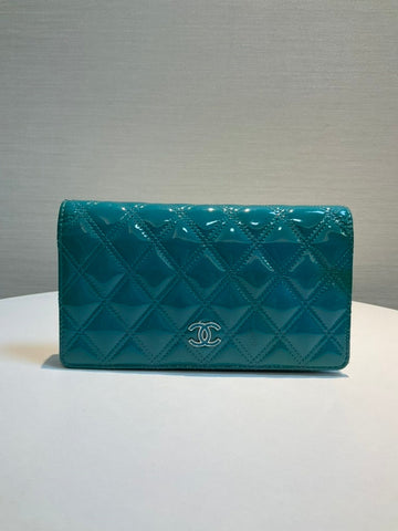 Pre-loved CHANEL Classic Quilted  Leather Turquoise Wallet