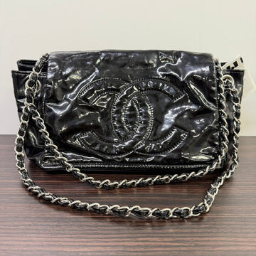 Chanel  Leather Chain Shoulder Bag in Black - Preloved LB109951