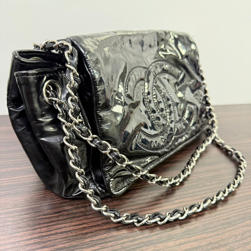 Chanel Patent Leather Chain Shoulder Bag in Black -  LB109951