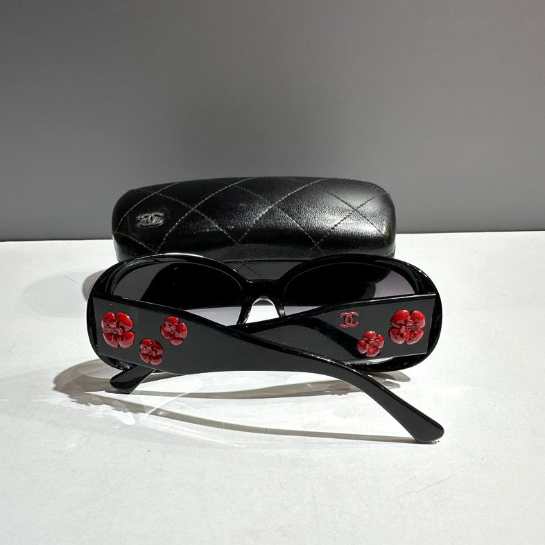 Chanel Preloved Sunglasses Black OS with  Case