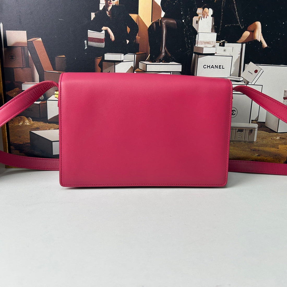 Saint Laurent Lulu Shoulder Bag in Pink Leather - Pre-Loved Designer Handbag (11733714)