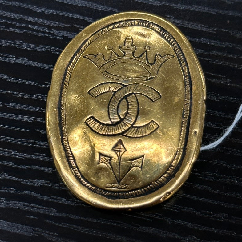 Pre-loved Chanel  Gold Brooch
